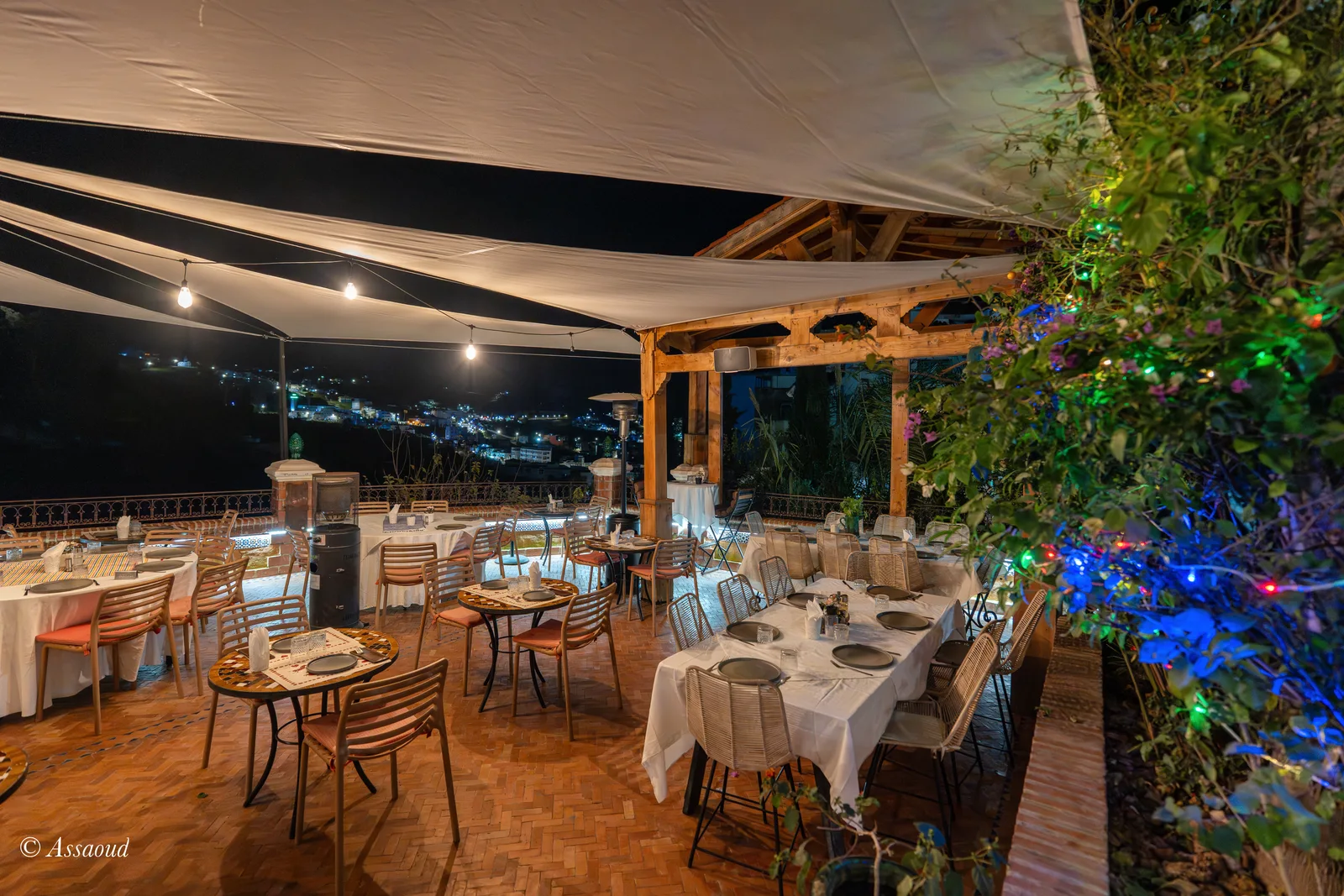 December evening service at Triana restaurant Chefchaouen